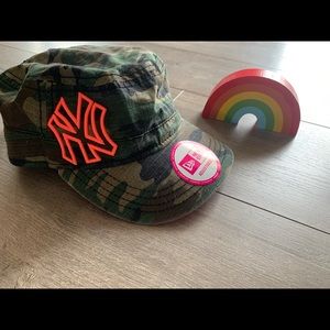 NY Yankees woman’s camo w/ pink hat NWT